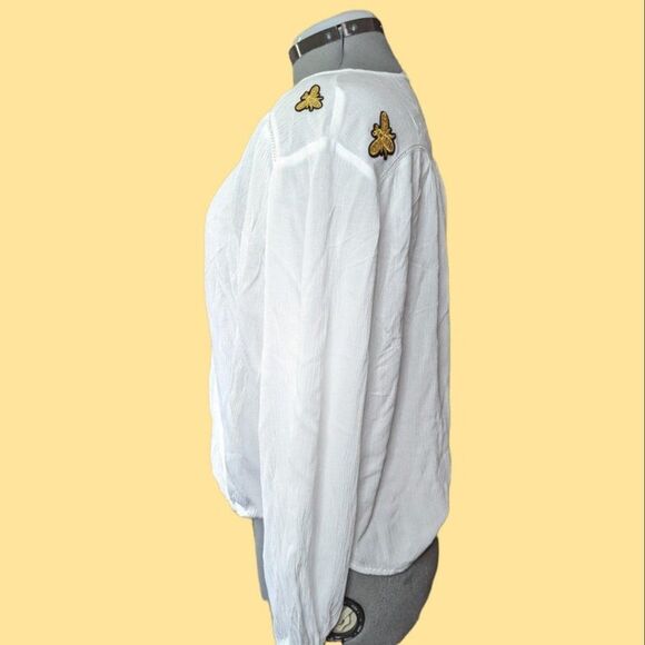 Women's Vanilla Star White Faux Wrap Bee Top, Size Medium - Picture 2 of 7